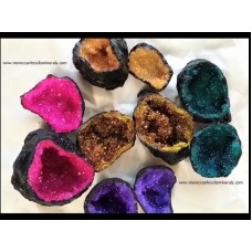 Colored geodes 5-12cm